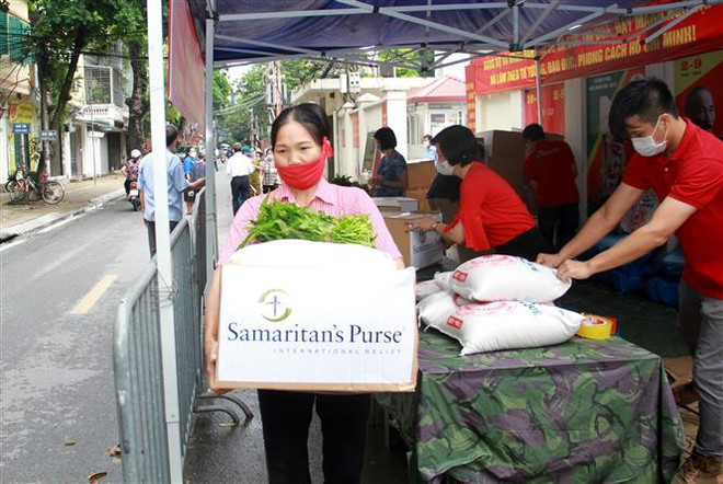 Hà Nội: Những tấm lòng sẻ chia với người dân xóm trọ Phúc Xá ảnh 2