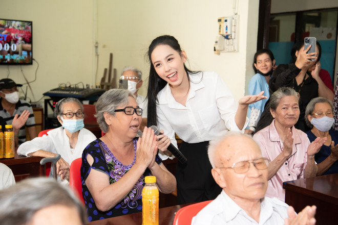Chủ tịch Miss Intercontinental thăm các cụ già neo đơn Việt Nam ảnh 3