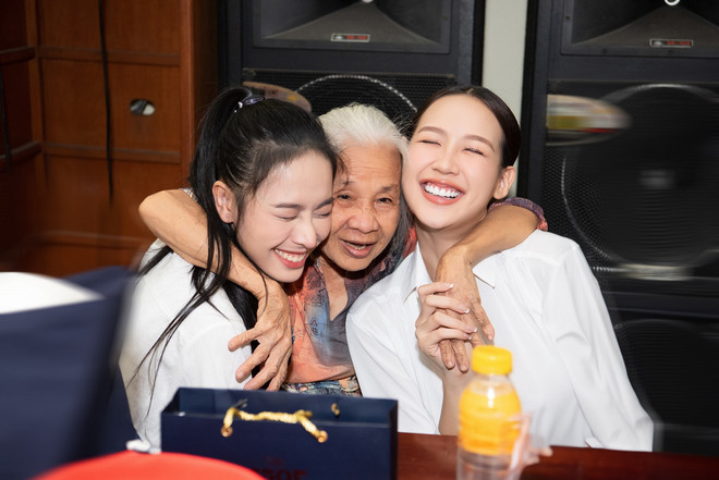 Chủ tịch Miss Intercontinental thăm các cụ già neo đơn Việt Nam ảnh 4