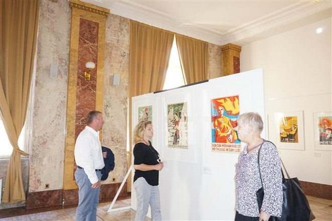 Triển lãm 'Tranh Cổ động Việt Nam, 1945-2000' tại Slovakia ảnh 1