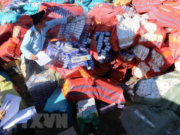 Ngụy trang gần 35.000 bao thuốc lá nhập lậu trong thùng bánh kẹo ảnh 1