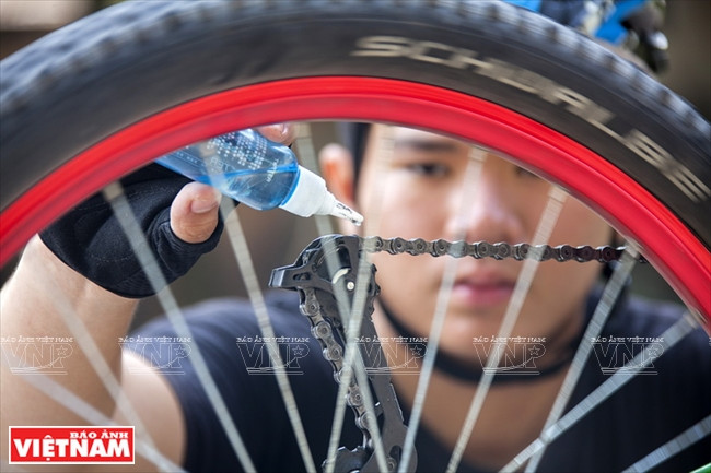 Thót tim với những pha "làm xiếc" mạo hiểm trên chiếc xe đạp ảnh 10