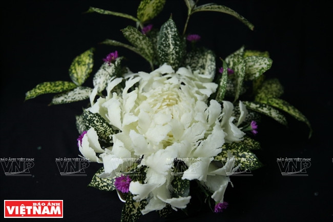 Rực rỡ, tinh xảo những đóa hoa được làm từ quả đu đủ xanh ảnh 14