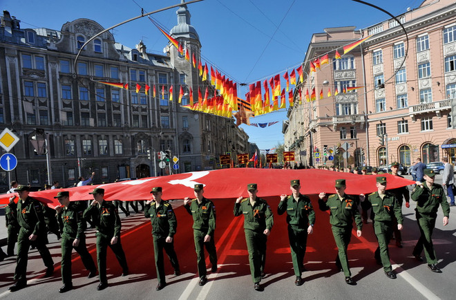 [Photo] Không khí kỷ niệm 71 năm Chiến thắng phátxít trên thế giới ảnh 14