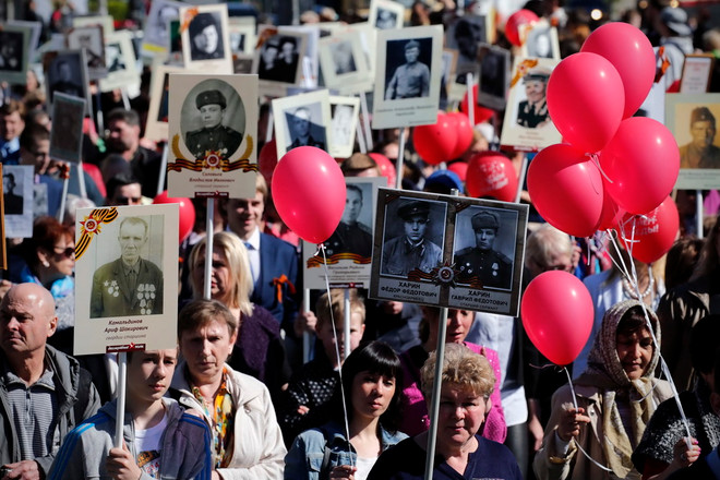 [Photo] Không khí kỷ niệm 71 năm Chiến thắng phátxít trên thế giới ảnh 6