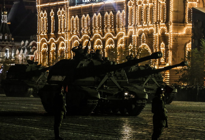 [Photo] Không khí kỷ niệm 71 năm Chiến thắng phátxít trên thế giới ảnh 12