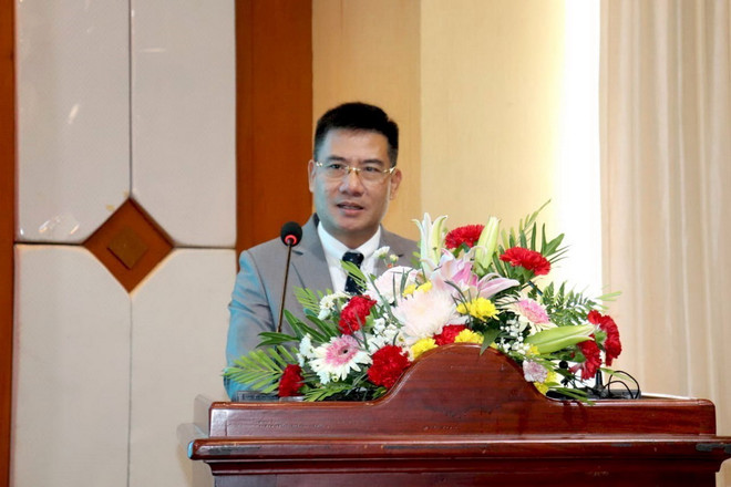 Ông Nguyễn Văn Trung, Tổng Lãnh sự Việt Nam tại Pakse phát biểu tại Diễn đàn. (Ảnh: TTXVN phát) ttxvn_hanh lang kinh te 1.jpg