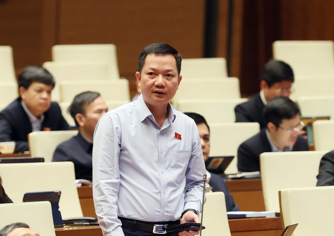 Đại biểu Quốc hội tỉnh Đồng Nai Trịnh Xuân An đặt câu hỏi chất vấn. (Ảnh: An Đăng/TTXVN) ttxvn_phien chat van 3.jpg