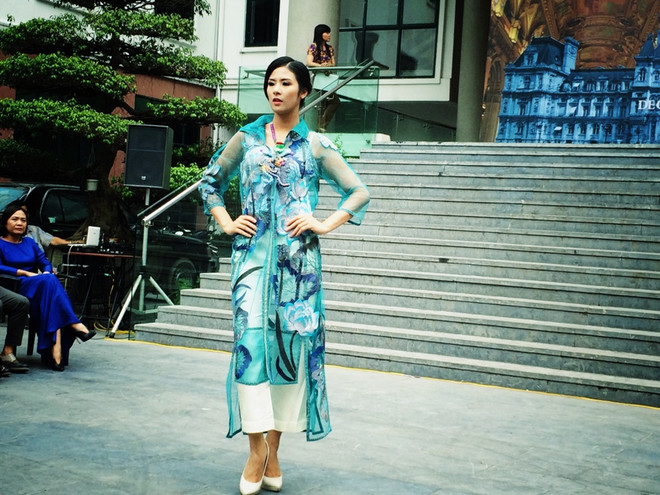 Áo dài thổ cẩm Việt Nam sẽ trình diễn tại Tòa thị chính Versailles ảnh 2