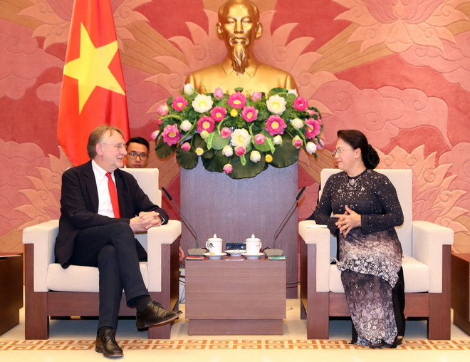 Chủ tịch Quốc hội tiếp Chủ tịch Ủy ban Thương mại quốc tế của EP ảnh 1