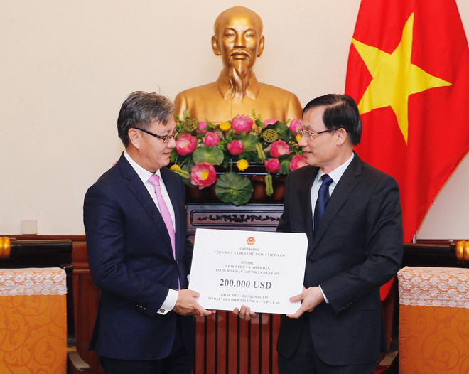 Trao 200.000 USD hỗ trợ Lào khắc phục sự cố vỡ đập thủy điện ảnh 1