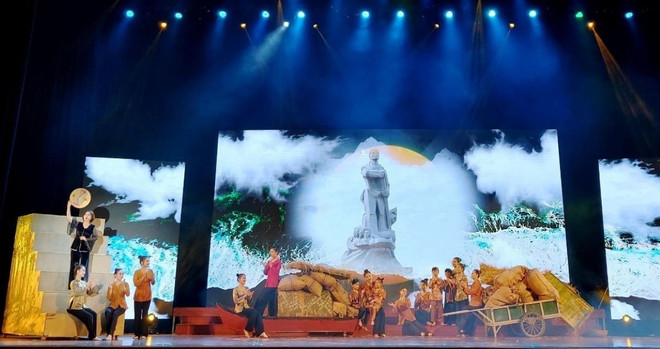 ttxvn_dem nhac hoang van 2.jpg