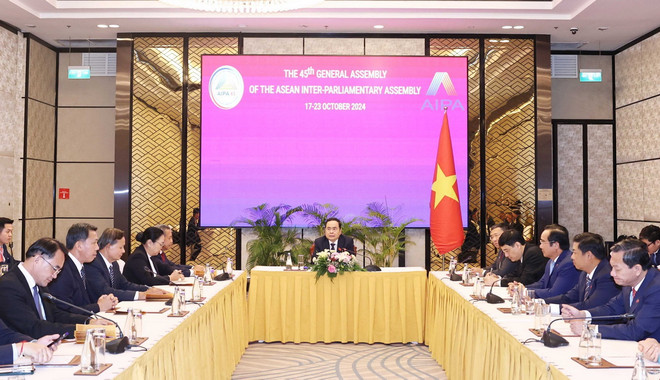 ttxvn_chu tich Quoc hoi tham lao (4).jpg