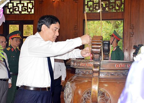 Nghệ An: Dâng hương tưởng niệm Bác Hồ và đồng chí Lê Hồng Phong ảnh 1