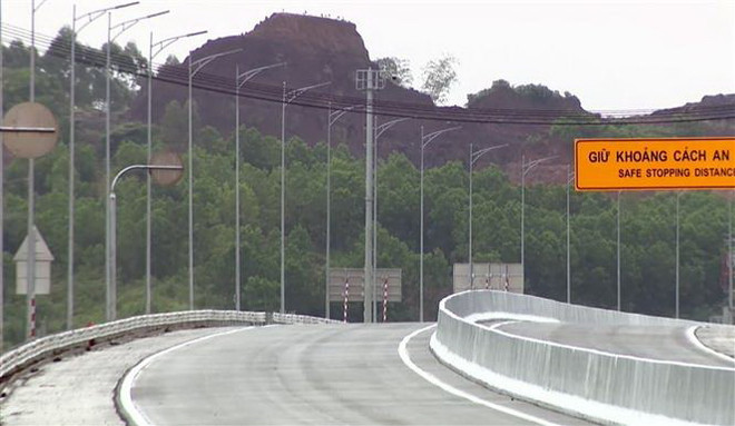 Vì sao chưa có trạm dừng nghỉ trên tuyến cao tốc Vân Đồn-Móng Cái? ảnh 1