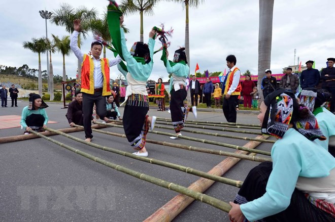 Rộn ràng sắc màu của các dân tộc Sơn La tại thủ đô Hà Nội ảnh 1