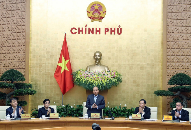Thủ tướng Nguyễn Xuân Phúc chủ trì hội nghị. (Ảnh: Thống Nhất/TTXVN) Thủ tướng: Giải quyết tình trạng nông sản 'được mùa, mất giá' ảnh 1