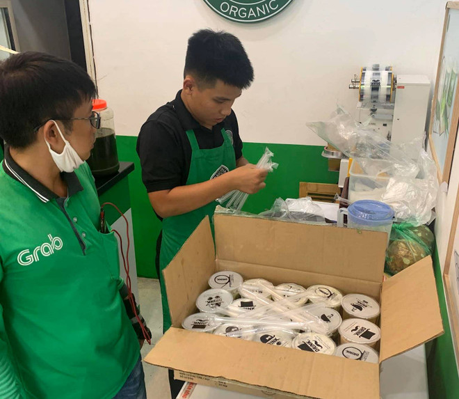 Nhân lực du lịch Việt ‘ngụp lặn’ vượt ‘sóng thần’ COVID-19 ảnh 4