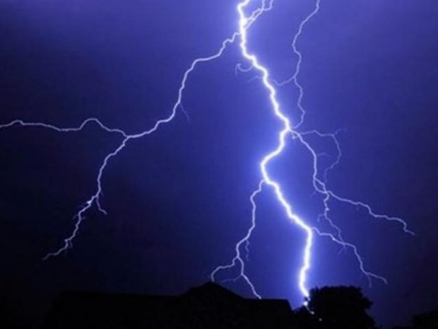 Lào Cai: Ba người bị thương, hàng trăm nhà ở bị thiệt hại do mưa dông ảnh 1