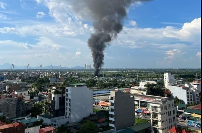 Hà Nội: Dập tắt đám cháy kho chứa mút xốp tại quận Tây Hồ ảnh 1