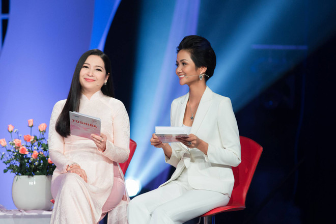 Tân Hoa hậu H’Hen Niê tự tin trong lần đầu thử sức làm MC ảnh 1