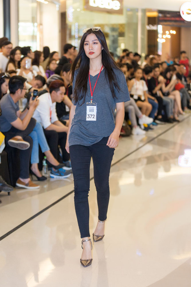 Dàn chân dài Hoa hậu Hoàn vũ Việt Nam thử sức với sàn catwalk ảnh 7
