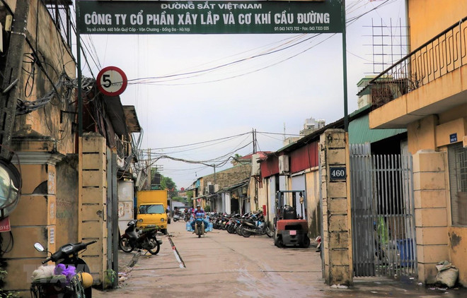 Một công ty thuộc diện di dời ra khỏi nội đô. (Ảnh: Mạnh Khánh/TTXVN) Vì sao Hà Nội chậm di dời cơ sở sản xuất gây ô nhiễm khỏi nội đô? ảnh 1