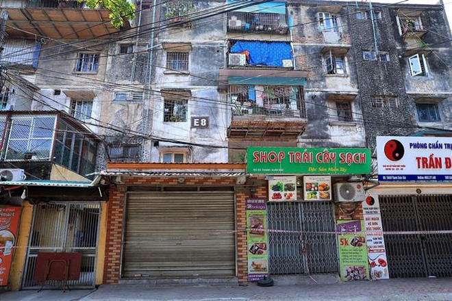 Phong tỏa tòa nhà E8 Thanh Xuân Bắc do liên quan đến ca dương tính ảnh 1