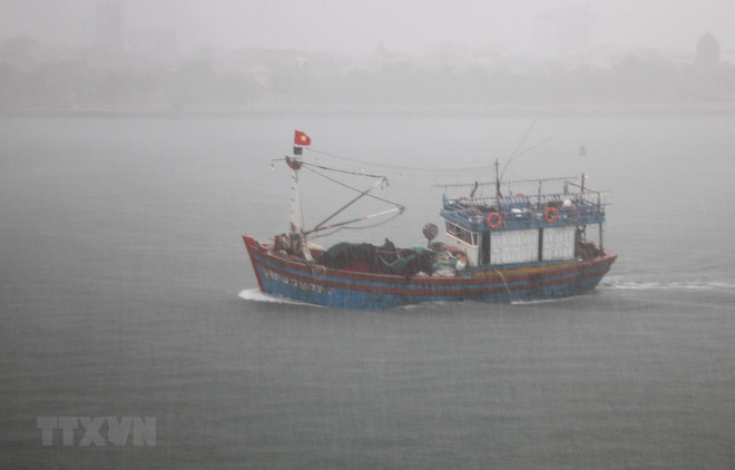 Chủ động ứng phó với thời tiết nguy hiểm trên biển và đất liền ảnh 1