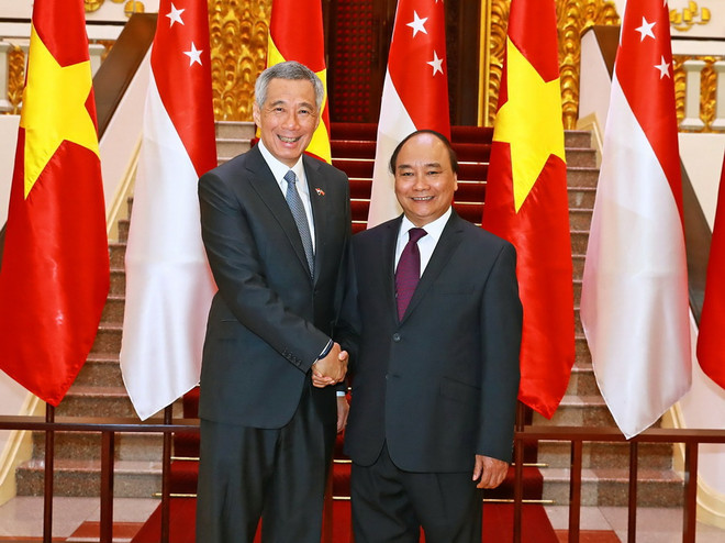 Thủ tướng Nguyễn Xuân Phúc tiếp Thủ tướng nước Cộng hòa Singapore Lý Hiển Long khi ngài Lý Hiển Long sang thăm Việt Nam tháng 3/2017. (Ảnh: Thống Nhất/TTXVN) Tạo xung lực mới cho quan hệ Đối tác chiến lược Việt Nam-Singapore ảnh 1