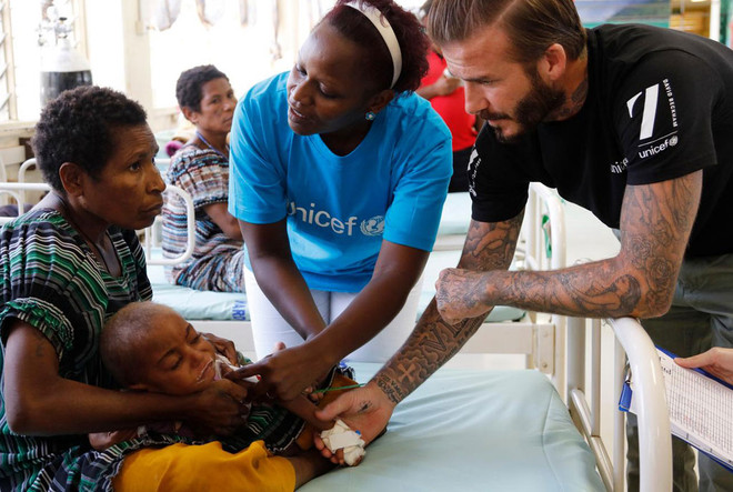 David Beckham giúp đỡ những trẻ em nghèo ở Papua New Guinea ảnh 1