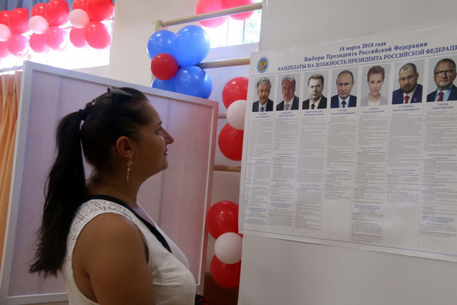 Công dân Nga tại Việt Nam vui mừng đi bỏ phiếu bầu cử Tổng thống ảnh 1