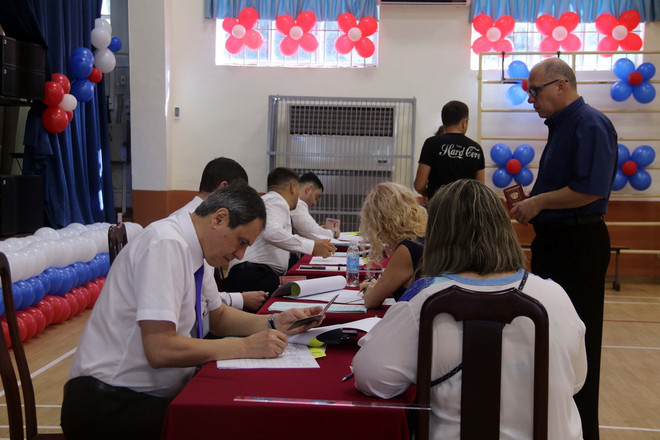 Công dân Nga tại Việt Nam vui mừng đi bỏ phiếu bầu cử Tổng thống ảnh 2