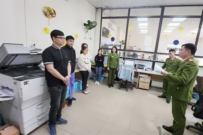 Bắt tạm giam nhiều đối tượng thuộc hai trung tâm đăng kiểm ở Hà Nội ảnh 1