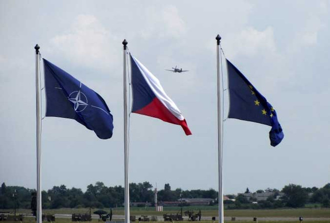 Người biểu tình ở Séc gọi NATO là một "tổ chức tội phạm" ảnh 1