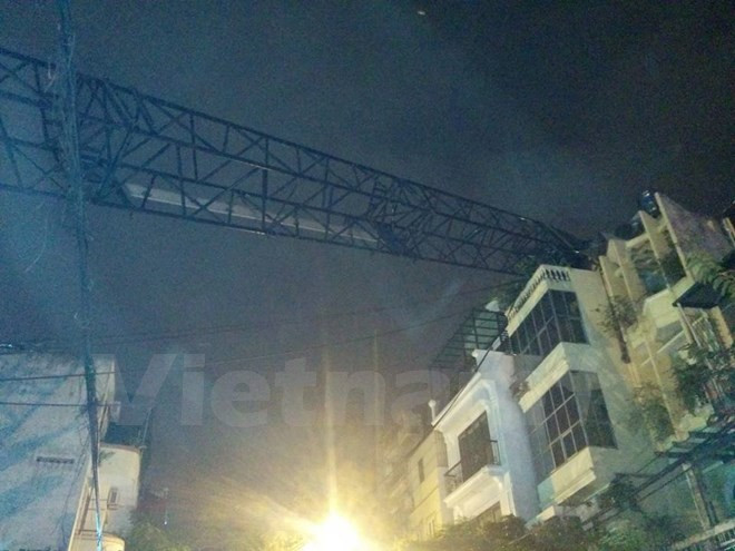 Hiểm họa từ các công trình xây dựng "trên trời" ngay giữa Thủ đô ảnh 1