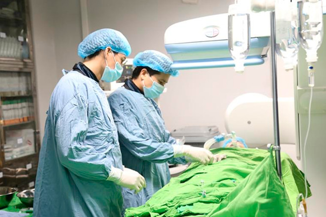 Can thiệp thành công cho bệnh nhi 6 tuổi bị thông liên thất bẩm sinh ảnh 1