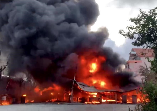 Cháy lớn tại một cơ sở thu mua phế liệu ở Quảng Ngãi ảnh 1