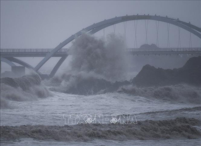 Oman sơ tán hàng nghìn dân và hoãn nhiều chuyến bay do lo ngại bão ảnh 1