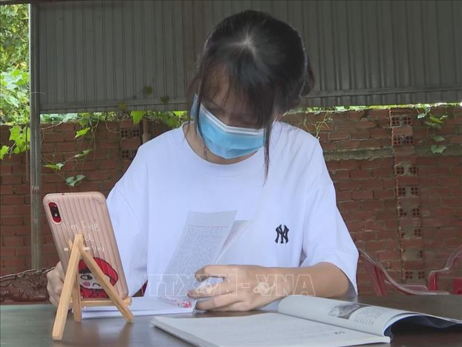 Bình Phước cấp 10.000 điện thoại thông minh giúp học sinh học online ảnh 1