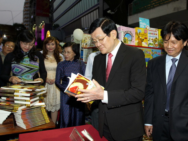 TP.HCM khai mạc con Đường hoa và lễ hội Đường sách ảnh 1