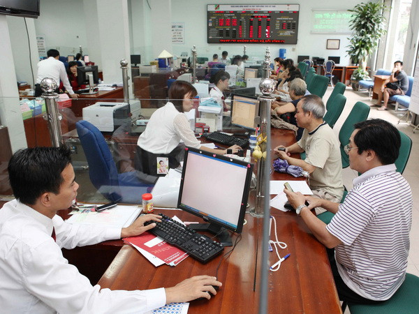 Hoạt động giao dịch tại một chi nhánh của Agribank. (Nguồn: TTXVN) Thanh tra Chính phủ phát hiện nhiều sai phạm tại Agribank ảnh 1