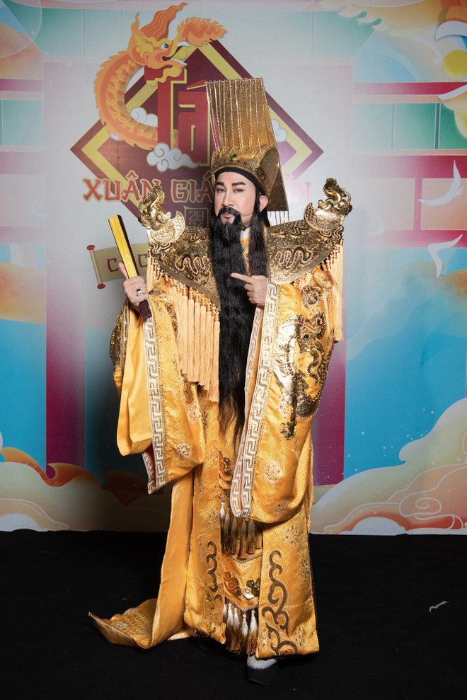 Tạo hình của Ngọc Hoàng (NSƯT Kim Tử Long).jpg