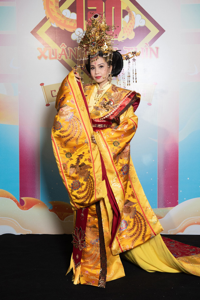 Tạo hình của Thiên Hậu (Ca sĩ Cẩm Ly).jpg