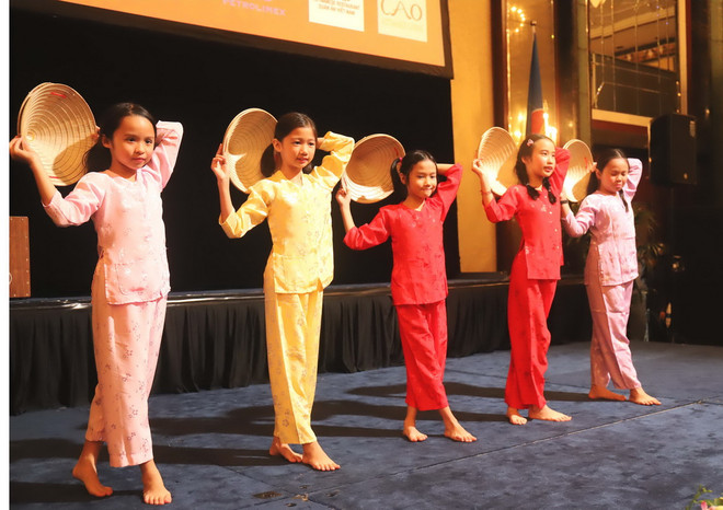 Đậm đà hương vị Xuân quê hương của người Việt tại các nước ASEAN ảnh 2