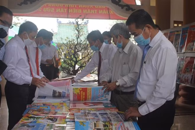 Giới thiệu hơn 300 ấn phẩm sách, báo tại Hội Báo Xuân ở Đồng Nai ảnh 2