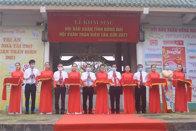 Giới thiệu hơn 300 ấn phẩm sách, báo tại Hội Báo Xuân ở Đồng Nai ảnh 1