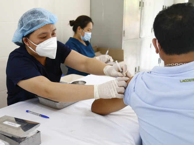 Thúc đẩy tiêm vaccine phòng COVID-19, nhất là trường hợp nguy cơ cao ảnh 1