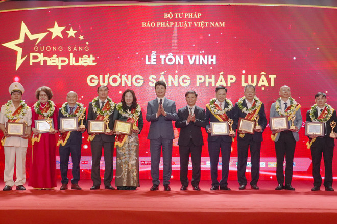 Tôn vinh 50 gương sáng lan tỏa mạnh mẽ tinh thần thượng tôn pháp luật ảnh 3