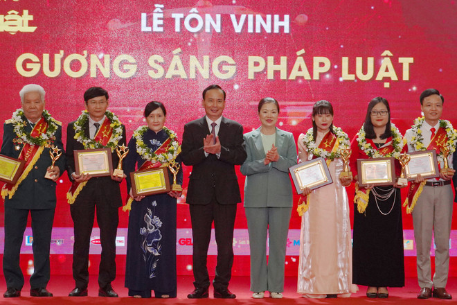 Tôn vinh 50 gương sáng lan tỏa mạnh mẽ tinh thần thượng tôn pháp luật ảnh 1